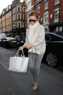 Kylie Minogue feet photo thumbnail