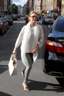 Kylie Minogue feet photo thumbnail