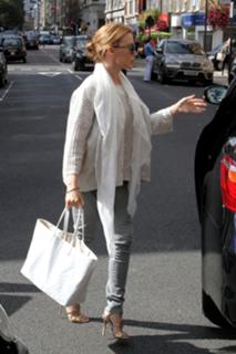 Kylie Minogue feet photo thumbnail