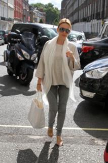 Kylie Minogue feet photo thumbnail