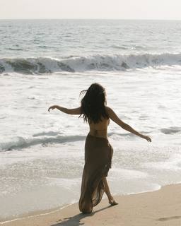 Victoria Justice feet photo thumbnail