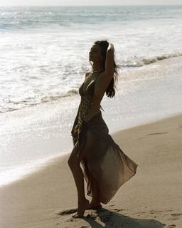 Victoria Justice feet photo thumbnail