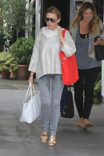 Kylie Minogue feet photo thumbnail