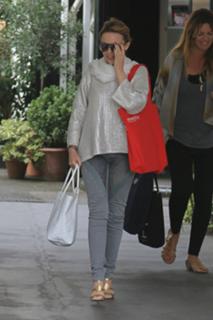 Kylie Minogue feet photo thumbnail