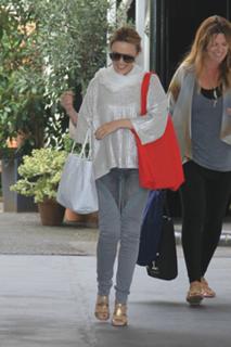Kylie Minogue feet photo thumbnail