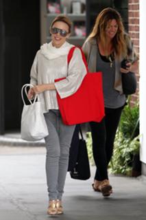 Kylie Minogue feet photo thumbnail