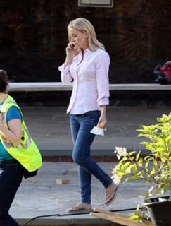 Kate Hudson feet photo thumbnail