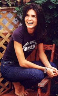 Angie Harmon feet photo thumbnail