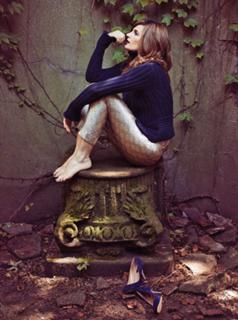 Stana Katic feet photo thumbnail