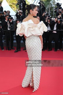Anushka Sharma feet photo thumbnail