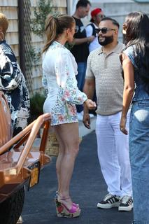 Jennifer Lopez feet photo thumbnail