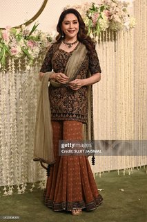 Madhuri Dixit feet photo thumbnail