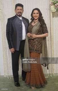 Madhuri Dixit feet photo thumbnail