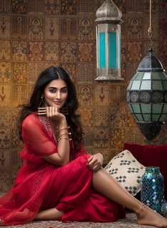 Pooja Hegde feet photo thumbnail