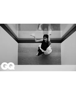 Momo Hirai feet photo 5