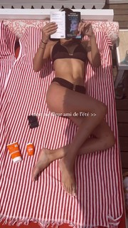 Iris Mittenaere feet photo thumbnail