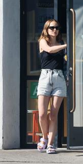 Natalie Portman feet photo thumbnail