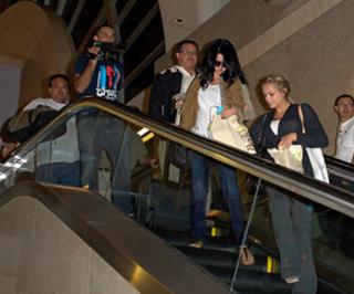 Selena Gomez feet photo thumbnail