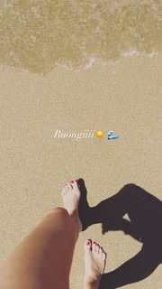 Ludovica Pagani feet photo thumbnail