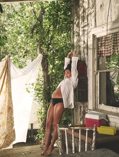 Hailey Bieber feet photo thumbnail