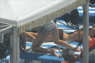 Selena Gomez feet photo thumbnail