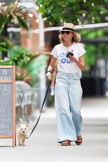 Naomi Watts feet photo thumbnail