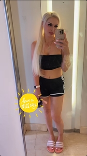 Daniela Katzenberger feet photo thumbnail