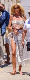 Victoria Silvstedt feet photo thumbnail
