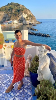 Megan Olivi feet photo thumbnail