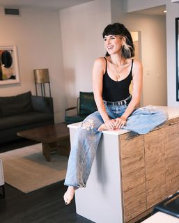 Shenae Grimes-Beech feet photo thumbnail