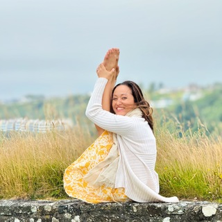 Kino MacGregor feet photo thumbnail