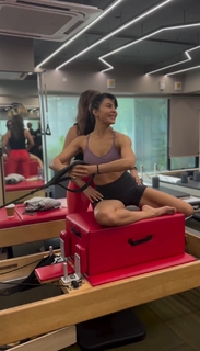 Jacqueline Fernandez feet photo thumbnail