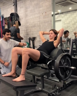 Ananya Pandey feet photo thumbnail