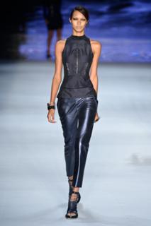 Lais Ribeiro feet photo thumbnail