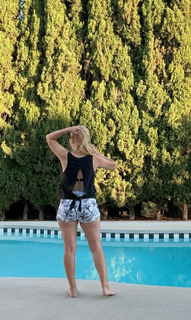 Angela Kinsey feet photo thumbnail