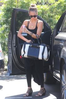 Jessica Alba feet photo thumbnail
