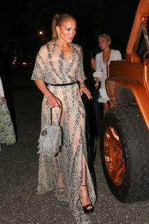 Jennifer Lopez feet photo thumbnail