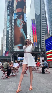 Karlie Kloss feet photo thumbnail