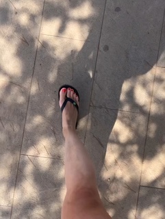 Daniela Katzenberger feet photo thumbnail