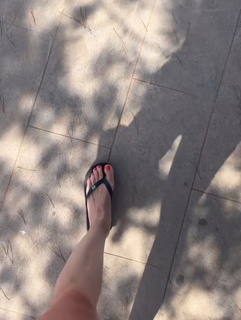 Daniela Katzenberger feet photo thumbnail