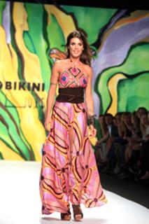 Elisabetta Canalis feet photo thumbnail