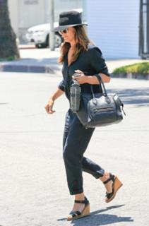 Kate Walsh feet photo thumbnail