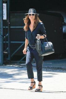 Kate Walsh feet photo thumbnail
