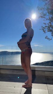 Federica Pellegrini feet photo thumbnail