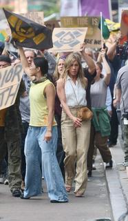 Jennifer Aniston feet photo thumbnail