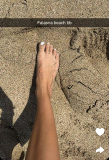 Scarlet Vas feet photo thumbnail