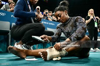 Simone Biles feet photo thumbnail