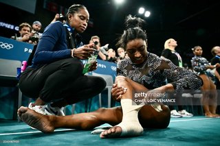 Simone Biles feet photo thumbnail