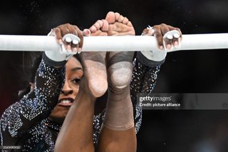 Simone Biles feet photo thumbnail