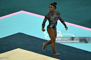 Simone Biles feet photo thumbnail